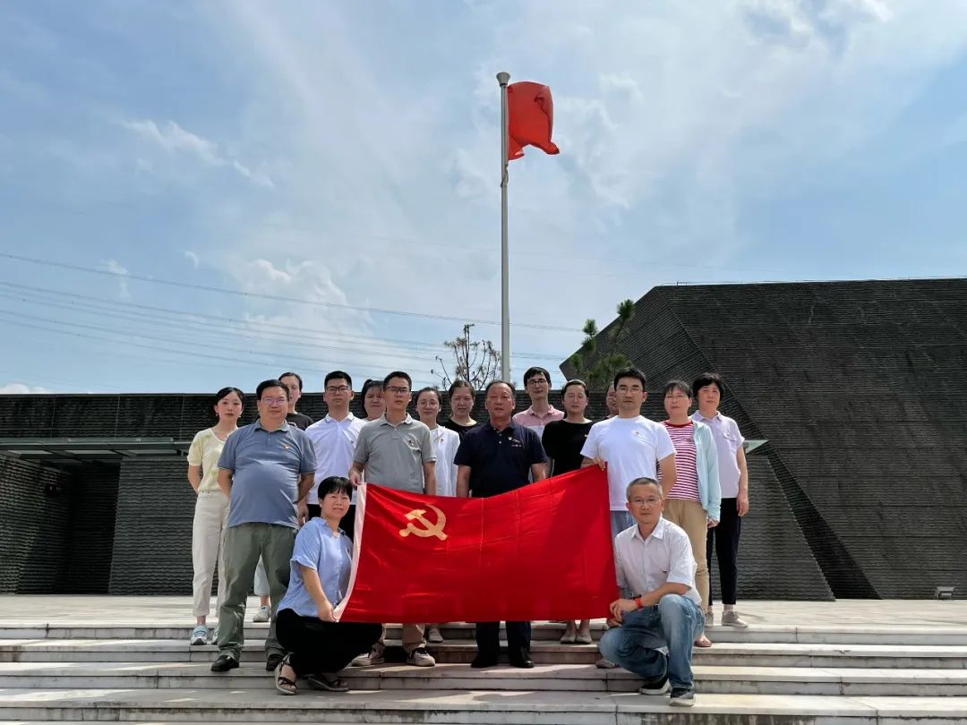 黨旗飄揚 奮斗有我丨中國新材院黨支部開展主題活動